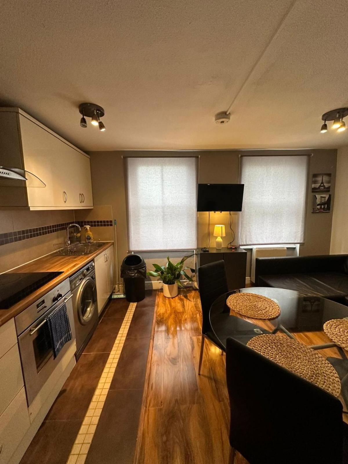 Lovely 2 Bedrooms Apartment Λονδίνο Εξωτερικό φωτογραφία